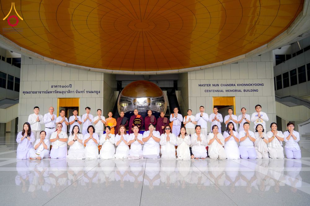 ภาพ No.327671:วันที่ 1-6 พฤษภาคม พ.ศ.2569 ต้อนรับชาวต่างชาติ พระภิกษุ คณะชาวเมียนมาร์  อุบาสิกาชาวอินเดีย เยี่ยมชมวัดพระธรรมกายและสักการะพระมหาธรรมกายเจดีย์