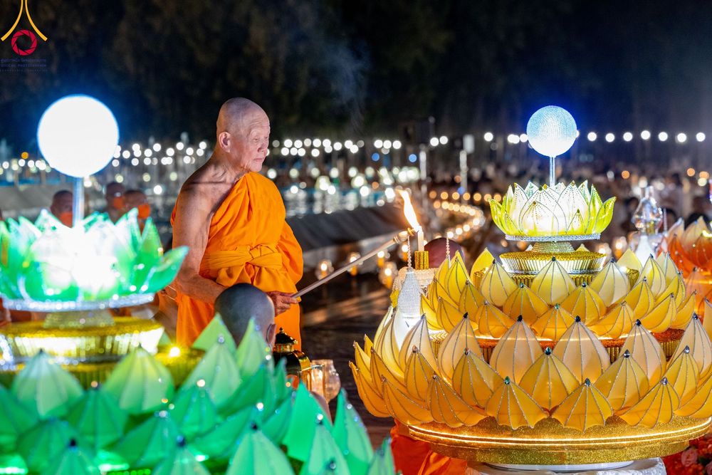 ภาพ No.97144:พิธีลอยกระทงธรรม ณ สระเศรษฐีทะเลบุญ มหาวิหารพระมงคลเทพมุนี (สด จนฺทสโร) และพิธีสวดธรรมจักร ครบ 5,899,999,999 จบ เนื่องในวันลอยกระทง วันพระขึ้น 15 ค่ำ เดือน 12 ณ วัดพระธรรมกาย จ.ปทุมธานี วันที่ 27 พฤศจิกายน พ.ศ. 2566