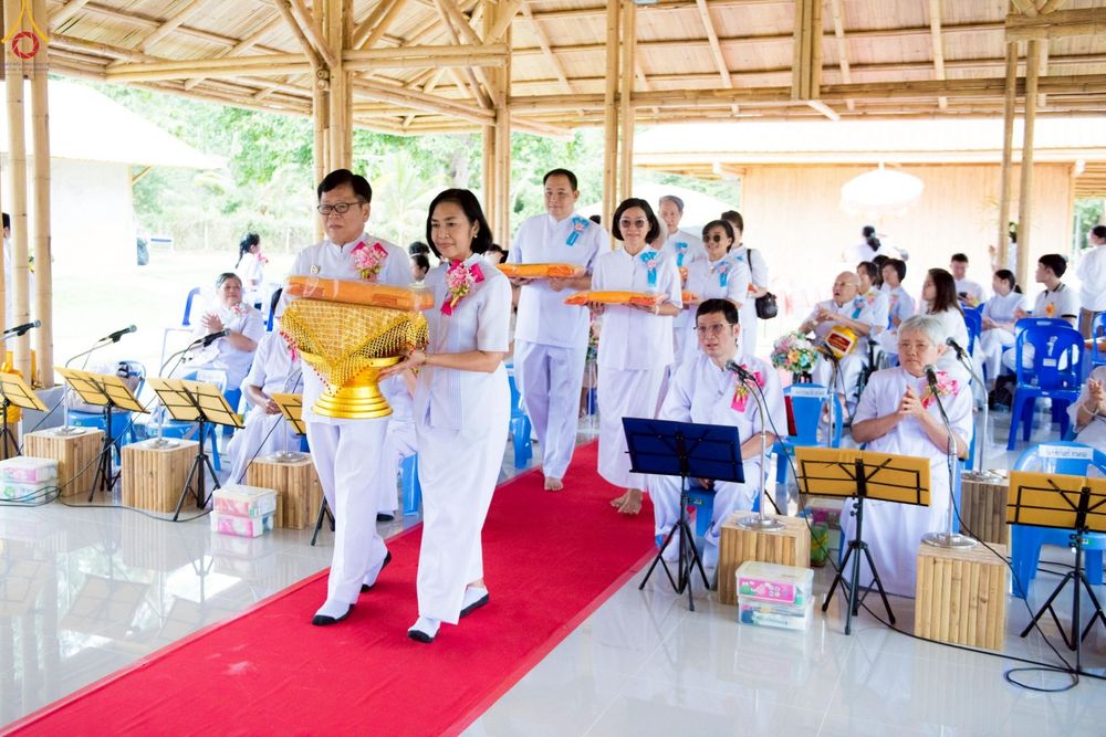 ภาพ No.263181:วันที่ 18 ตุลาคม พ.ศ. 2568 พิธีทอดกฐินสามัคคีเพื่อซื้อที่ดิน  สร้างอาคารครัวและโรงอาหาร  ห้องน้ำพร้อมโรงซักตากชาย-หญิง  และพิธีทอดกฐินสามัคคีทั่วไทย 30,000 วัด  ศูนย์ปฏิบัติธรรมนานาชาติทุ่งแสงธรรม  (Moonastery Meditation Center) ต.แสงอรุณ อ.ทับสะแก จ.ประ