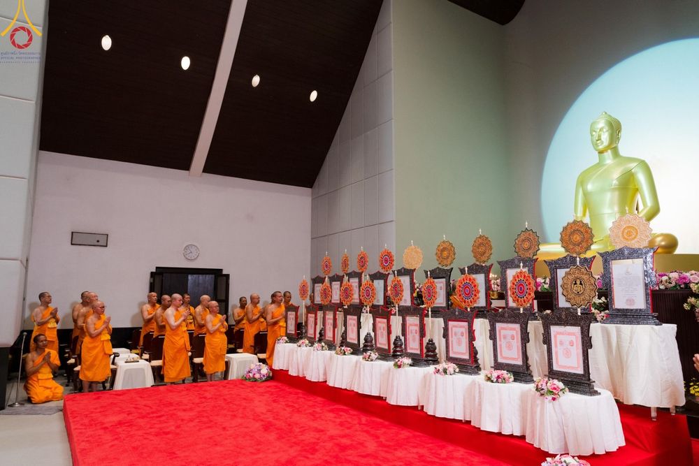 ภาพ No.123229:พิธีพระราชทานสัญญาบัตร พัดยศ และผ้าไตร แด่พระสงฆ์ในเขตปกครองคณะสงฆ์หนกลาง ณ วัดพระศรีมหาธาตุ เขตบางเขน กรุงเทพมหานคร และพิธีมุทิตาสักการะพระสังฆาธิการ ผู้ได้รับเลื่อนและตั้งสมณศักดิ์ ตามพระบรมราชโองการ ณ วัดพระธรรมกาย ในวันที่ 4 กุมภาพันธ์ พ.ศ. 2567