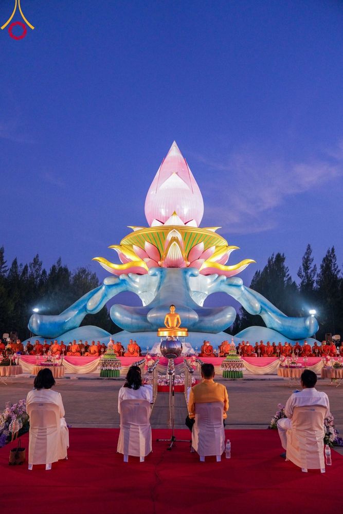 ภาพ No.97258:พิธีทอดผ้าป่า เพื่อสร้าง "ลานอเนกประสงค์พญานาค 4 ตระกูล" และพิธีจุดประทีปโคมลอย ลอยกระทง ถวายประทีปเป็นพุทธบูชา ณ พุทธอุทยานนานาชาติ จ.หนองคาย วันที่ 27 พฤศจิกายน พ.ศ. 2566