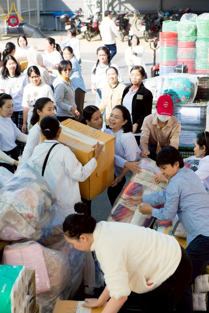 ภาพ No.273666:วันที่ 27 พฤศจิกายน พ.ศ. 2568 คณะศิษยานุศิษย์วัดพระธรรมกาย มูลนิธิธรรมกาย มอบอาหารและสิ่งของความช่วยเหลือให้พี่น้องชาวใต้ ผู้ประสบอุทกภัยน้ำท่วม