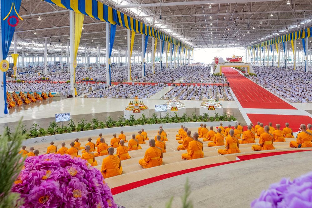 ภาพ No.264292:วันอาทิตย์ที่ 2 พฤศจิกายน พ.ศ. 2568 พิธีบูชาข้าวพระ ณ สภาธรรมกายสากล วัดพระธรรมกาย