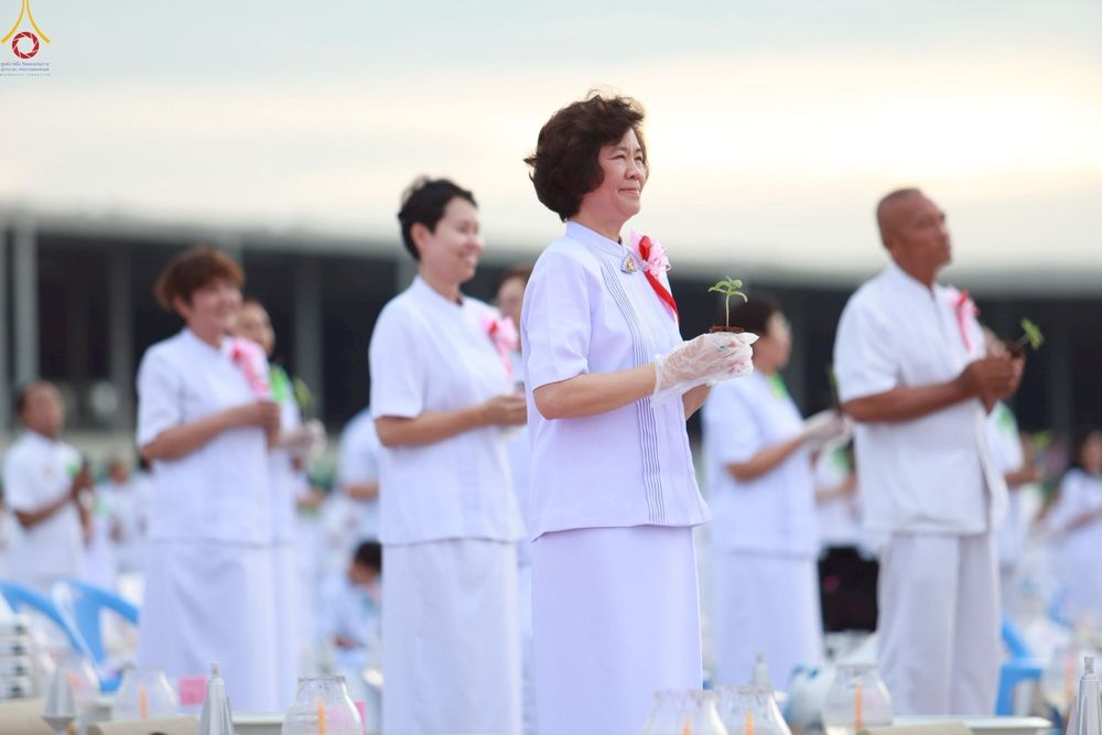 ภาพ No.253076:วันที่ 10 ตุลาคม พ.ศ. 2568 พิธีปลูกต้นทรัพย์บานชื่น ณ ลานธรรม วัดพระธรรมกาย