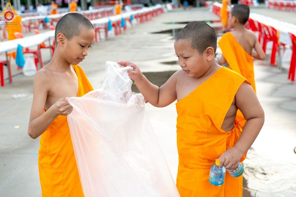 ภาพ No.218773:วันศุกร์ที่ 18 เมษายน พ.ศ. 2568 การเตรียมงานในลานธรรม , พระมหาธรรมกายเจดีย์ เพื่องานวันคุ้มครองโลก 22 เมษายน พ.ศ. 2568
