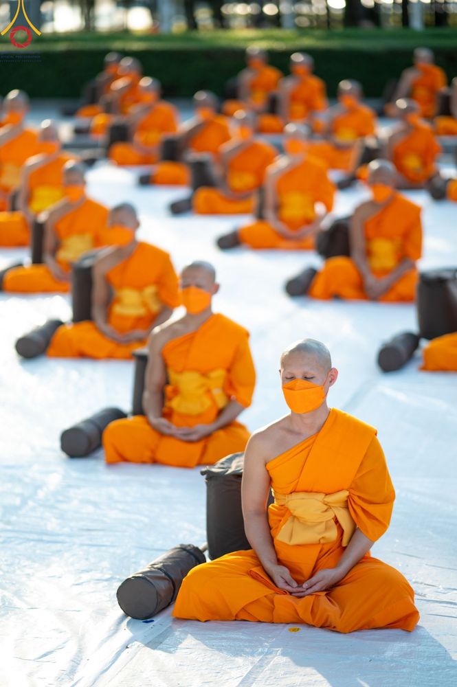 ภาพ No.104383:พระธรรมยาตราร่วมปฏิบัติธรรม และถ่ายภาพหมู่ประวัติศาสตร์ หน้ามหาวิหารพระมงคลเทพมุนี วันที่ 27 ธันวาคม พ.ศ. 2566
