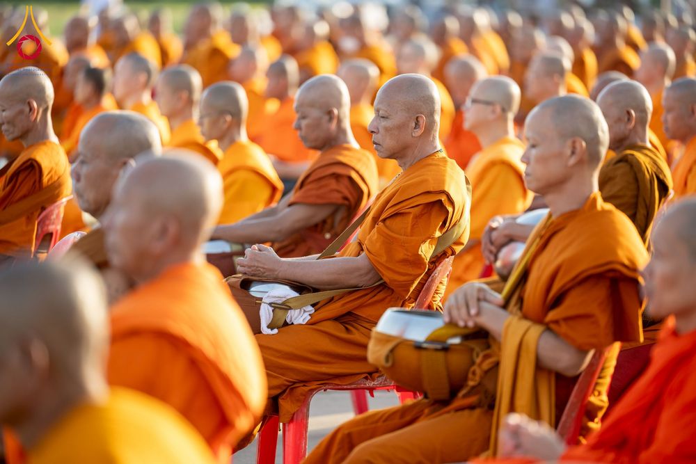 ภาพ No.250584:วันพุธที่ 8 ตุลาคม พ.ศ. 2568 พิธีตักบาตรเทโวโรหณะ ณ ลานธรรมปทุมรัตน์ธรรมเจดีย์ พุทธอุทยานนานาชาติ อ.โพนพิสัย จ.หนองคาย