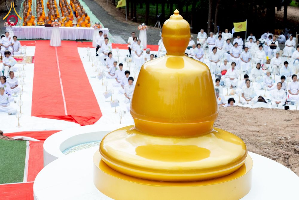 ภาพ No.261875:วันที่ 14 ตุลาคม พ.ศ. 2568 พิธีกลั่นแผ่นดิน โปรยทรายตอกเสาเข็มมหามงคลต้นแรก  สร้างองค์พระเจดีย์และจุดประทีปถวายเป็นพุทธบูชา ณ ศูนย์ปฏิบัติธรรมชัยนาท ต.ธรรมามูล อ.ชัยนาท จ.ชัยนาท