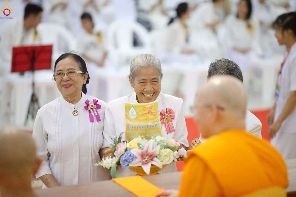 ภาพ No.258601:วันที่ 19 ตุลาคม พ.ศ. 2568 พิธีทอดกฐินสามัคคีทั่วไทย 30,000 วัด โดยคณะศิษยานุศิษย์ บูชาธรรม 81 ปี หลวงพ่อธัมมชโย ณ ศูนย์ปฎิบัติธรรมน้ำใสใจสว่าง  เขตบางกอกน้อย กรุงเทพมหานคร