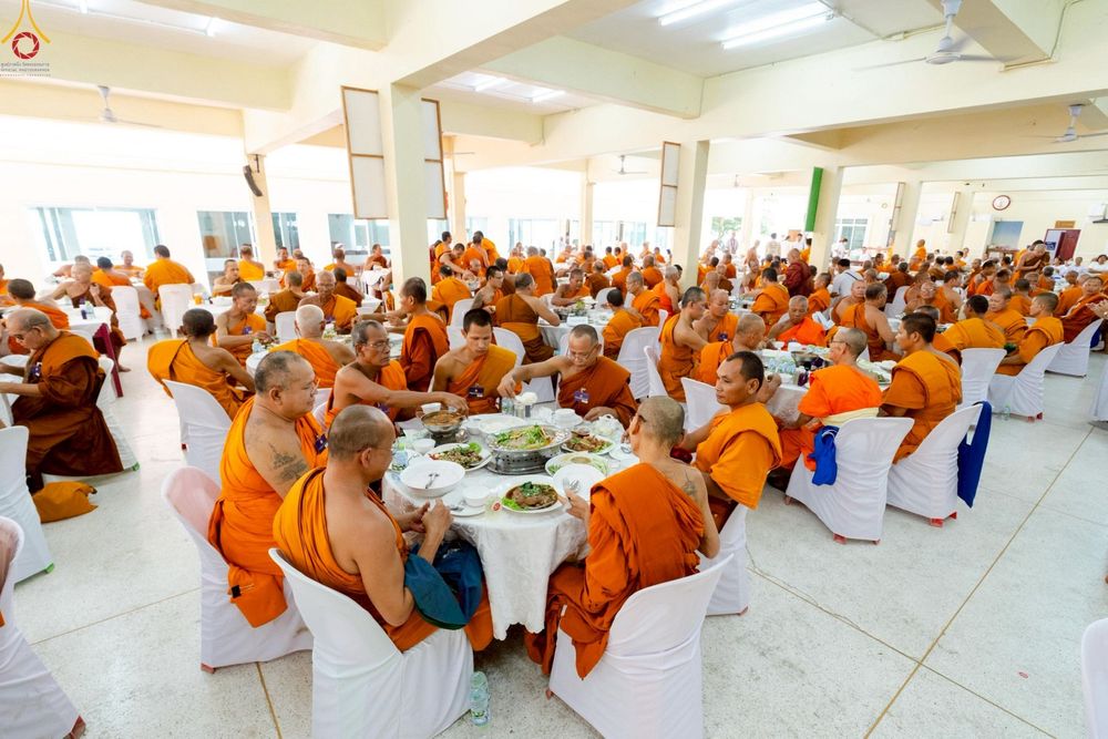 ภาพ No.233517:วันจันทร์ที่ 7 กรกฎาคม พ.ศ. 2568 จังหวัดบุรีรัมย์รวมใจ สัมมนาคณะสงฆ์ เพื่อฟื้นฟูพระพุทธศาสนา  โครงการทอดกฐินสามัคคีทั่วไทย 30,000 วัด ประจำปีพุทธศักราช 2568 และพิธีถวายมหาสังฆทาน 300 กว่าวัด โดยคณะศิษยานุศิษย์ บูชาธรรม 81 ปี หลวงพ่อธัมมชโย  ณ วัดกลาง พระ