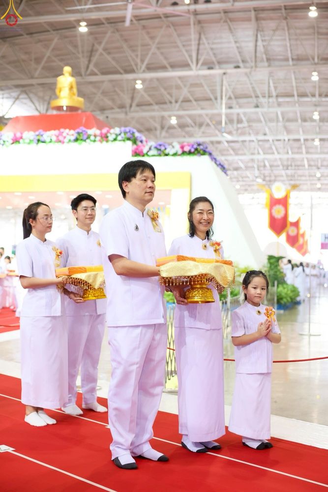 ภาพ No.251549:วันที่ 10 ตุลาคม พ.ศ. 2568 พิธีทอดผ้าป่าสมทบกฐินวัดพระธรรมกาย และสมทบกฐิน 30,000 กว่าวัดทั่วประเทศ ครั้งที่ 3 ณ สภาธรรมกายสากล วัดพระธรรมกาย