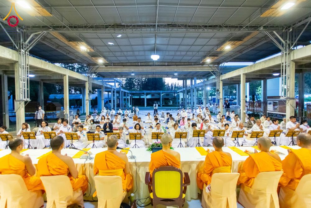 ภาพ No.193708:สาธุชนถวายภัตตาหารเป็นสังฆทาน แด่พระธรรมยาตรา ณ อนุสรณ์สถานมหาวิหารพระมงคลเทพมุนี (โลตัสแลนด์) อ.สองพี่น้อง จ.สุพรรณบุรี ในโครงการธรรมยาตรา กตัญญูบูชา มหาปูชนียาจารย์ พระมงคลเทพมุนี(สด จนฺทสโร) พระผู้ปราบมาร ปีที่ 13 วันที่ 12 มกราคม พ.ศ.2568