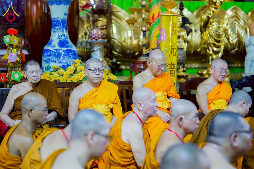 ภาพ No.274102:วันที่ 23 พฤศจิกายน พ.ศ. 2568 ประธานมูลนิธิธรรมกาย ถวายปัจจัยสมทบกฐินแด่ วัดเทียนเวียนเฟื้อกเซิน ศูนย์วิปัสสนาที่มีชื่อเสียง มากกว่า 50 ปีในเวียดนาม