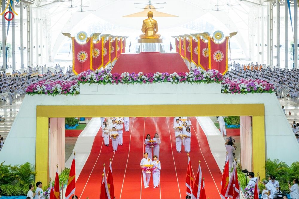 ภาพ No.177959:พิธีทอดผ้าป่าต้นสมบัติจักรพรรดิ ในวันอาทิตย์ที่ 1 ธันวาคม พ.ศ. 2567 ณ สภาธรรมกายสากล วัดพระธรรมกาย