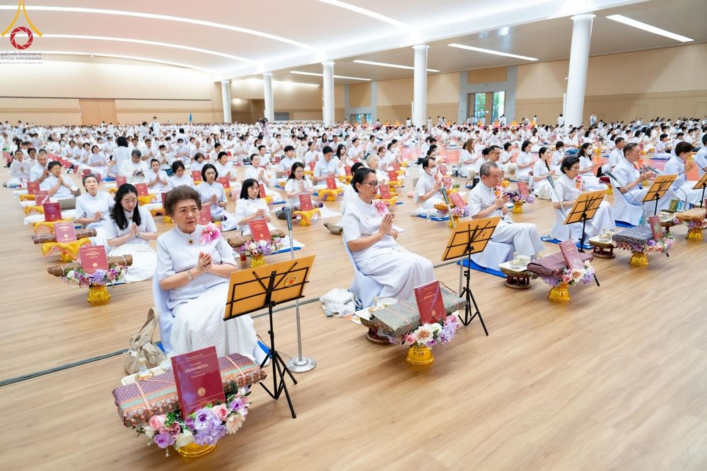 ภาพ No.138791:พิธีถวายกองทุนสนับสนุน การสร้างพระไตรปิฎกฉบับธรรมชัย และอนุรักษ์คัมภีร์ใบลาน น้อมบูชาธรรมหลวงพ่อธัมมชโย 80 ปี ณ ห้องแก้วสารพัดนึก 2 วัดพระธรรมกาย วันเสาร์ที่ 1 มิถุนายน พศ. 2567