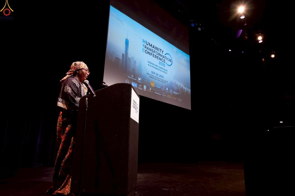 ภาพ No.249758:วันอาทิตย์ที่ 28 กันยายน พ.ศ. 2568 การปฏิบัติธรรมบูชาธรรม 108 ปี แห่งการบรรลุธรรมของหลวงปู่วัดปากน้ำ ได้จุดประทีปสันติภาพไปทั่วโลก และได้ร่วมเสวนาทางปัญญา เพื่อการขยายพระพุทธศาสนาวิชชาธรรมกายไปทั่วโลก  ในงาน HTC Newyork USA