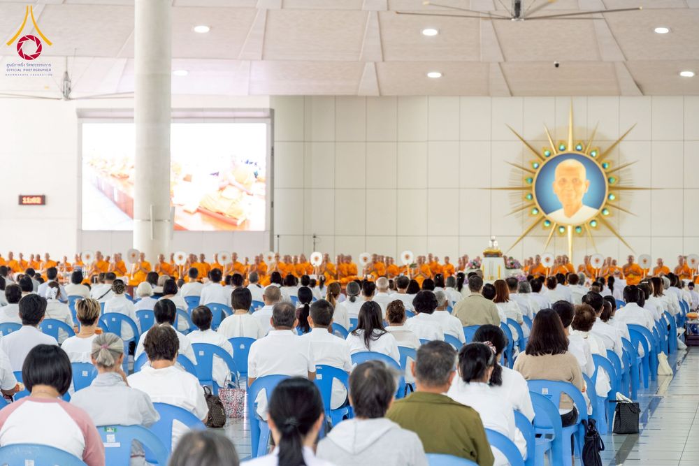 ภาพ No.271100:วันพุธที่ 20 พฤศจิกายน พ.ศ.2568 (วันพระ แรม 15 ค่ำ เดือน 12) พิธีบุพเปตพลี ครั้งที่ 173 ร่วมอุทิศบุญแด่หมู่ญาติที่ล่วงลับไปแล้ว และสืบทอดอายุพระพุทธศาสนา ณ หอฉันคุณยายอาจารย์ฯ วัดพระธรรมกาย