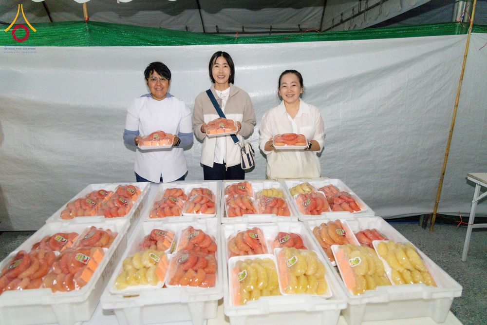 ภาพ No.290712:วันที่ 9 มกราคม พ.ศ. 2569 พิธีถวายภัตตาหารเป็นสังฆทาน แด่พระธรรมยาตรา ณ อนุสรณ์สถานคลองบางนางแท่น อ.สามพราน จ.นครปฐม ในโครงการธรรมยาตรา กตัญญูบูชา มหาปูชนียาจารย์ พระมงคลเทพมุนี(สด จนฺทสโร) พระผู้ปราบมาร อนุสรณ์สถาน 7 แห่ง ปีที่ 14