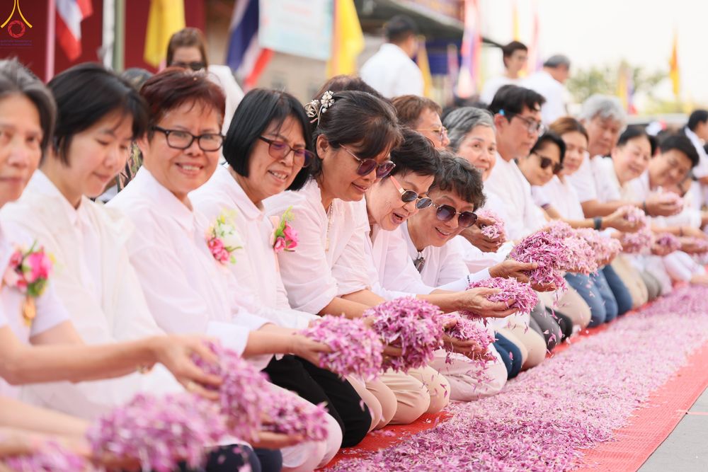 ภาพ No.295011:วันที่ 14 มกราคม พ.ศ. 2569 พิธีต้อนรับพระธรรมยาตรา อนุสรณ์สถานลำดับที่ 4  สถานที่เกิดด้วยกายธรรม ณ วัดโบสถ์บน ต.บางคูเวียง จ.นนทบุรี ในโครงการธรรมยาตรา กตัญญูบูชา มหาปูชนียาจารย์ พระมงคลเทพมุนี(สด จนฺทสโร) พระผู้ปราบมาร อนุสรณ์สถาน 7 แห่ง ปีที่ 14