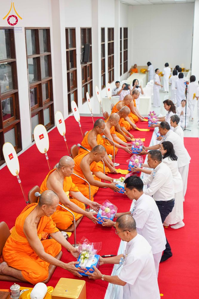 ภาพ No.315496:วันพุธที่ 25 มีนาคม พ.ศ. 2569 พิธีบำเพ็ญกุศล คุณพ่อณรงค์ จินตมากุล  สิริอายุ 99 ปี 11 เดือน โยมบิดา พระครูปลัดรัตนวีรวัฒน์ (รังสฤษดิ์ อิทฺธิจินตโก) ที่ปรึกษาเจ้าคณะจังหวัดปทุมธานี เจ้าอาวาสวัดพระธรรมกาย  ณ ห้องปลูกศรัทธา 2 วัดพระธรรมกาย ปทุมธานี