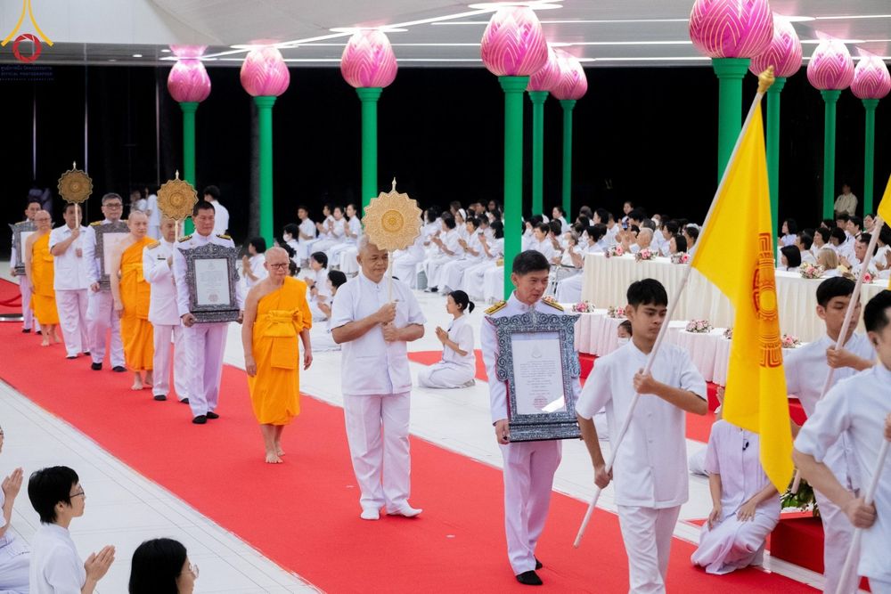 ภาพ No.123220:พิธีพระราชทานสัญญาบัตร พัดยศ และผ้าไตร แด่พระสงฆ์ในเขตปกครองคณะสงฆ์หนกลาง ณ วัดพระศรีมหาธาตุ เขตบางเขน กรุงเทพมหานคร และพิธีมุทิตาสักการะพระสังฆาธิการ ผู้ได้รับเลื่อนและตั้งสมณศักดิ์ ตามพระบรมราชโองการ ณ วัดพระธรรมกาย ในวันที่ 4 กุมภาพันธ์ พ.ศ. 2567