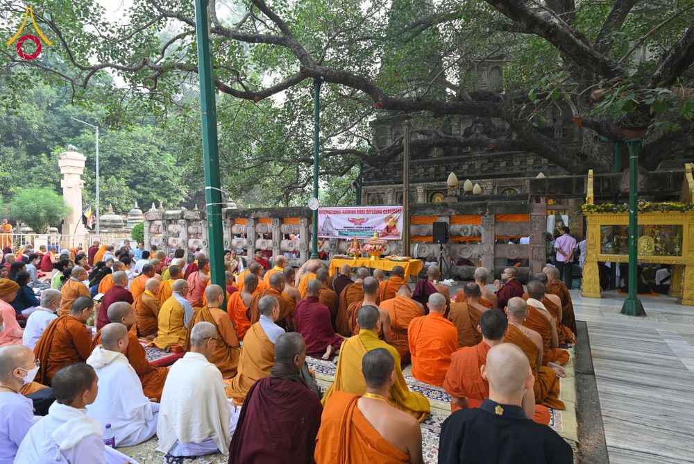 ภาพ No.179779:พิธีทอดกฐินสมทบ ณ วัดพุทธรัตน ทอดกฐินใต้ต้นพระศรีมหาโพธิ์ เมืองพุทธคยา ประเทศอินเดีย วันที่ 12 พฤศจิกายน พ.ศ. 2567