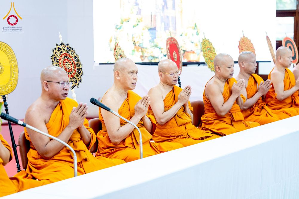 ภาพ No.275997:วันที่ 5 ธันวาคม พ.ศ. 2568 พสกนิกรอำเภอคลองหลวง พร้อมใจบำเพ็ญกุศลอุทิศถวาย “ในหลวงรัชกาลที่ 9” น้อมรำลึกในพระมหากรุณาธิคุณ เนื่องในวันคล้ายวันพระบรมราชสมภพ วันชาติ และวันพ่อแห่งชาติ ณ อาคารปลูกศรัทธา 2 วัดพระธรรมกาย อำเภอคลองหลวง จังหวัดปทุมธานี