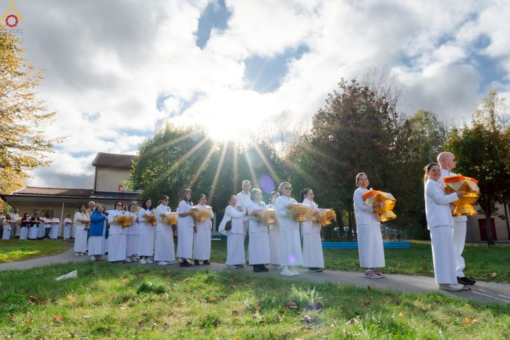 ภาพ No.260658:วันอาทิตย์ที่ 19 ตุลาคม พ.ศ. 2568 พิธีทอดกฐิน วัดพระธรรมกายสตอกโฮล์ม ประเทศสวีเดน 