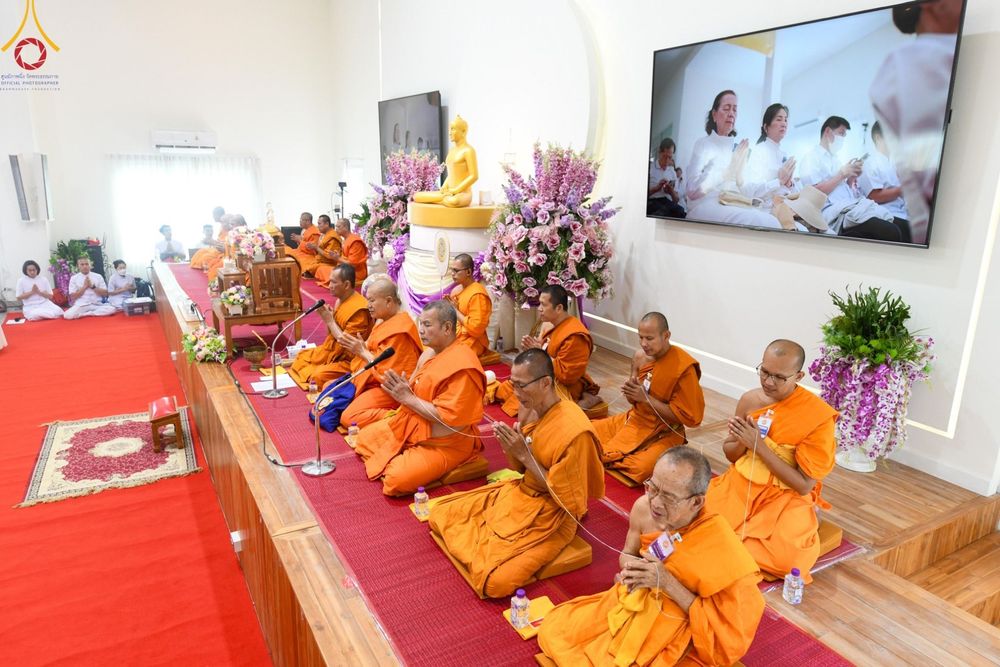 ภาพ No.190279:พิธีเจริญพระพุทธมนต์ ปฏิบัติธรรม มอบทุนการศึกษา ถวายสังฆทาน 141 วัด เพื่อถวายเป็นพุทธบูชา และขับเคลื่อนโครงการหมู่บ้านรักษาศีล 5 โดยคณะสงฆ์จังหวัดสุพรรณบุรี คณะศิษยานุศิษย์วัดพระธรรมกาย โครงการธรรมยาตรา ปีที่ 13 ณ ศูนย์ปฏิบัติธรรมพระมงคลเทพมุนี