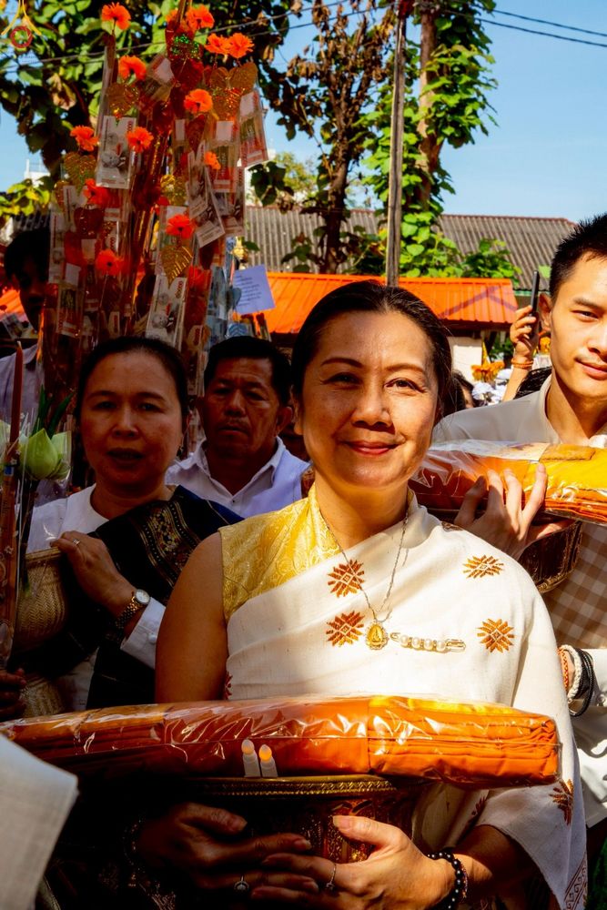 ภาพ No.271726:วันอาทิตย์ที่ 26 ตุลาคม พ.ศ. 2568 กฐินสมทบวัดต่างประเทศ โดยคณะศิษยานุศิษย์ บูชาธรรม 81 ปี  หลวงพ่อธัมมชโย ณ วัดสีอัมพอน นครเวียงจันทน์ สปป.ลาว