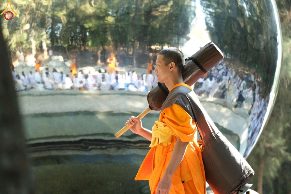 ภาพ No.193239:พิธีต้อนรับพระธรรมยาตรา ณ อนุสรณ์สถาน สถานที่เกิดในเพศสมณะ วัดสองพี่น้อง อำเภอสองพี่น้อง จังหวัดสุพรรณบุรี ในโครงการธรรมยาตรา กตัญญูบูชา มหาปูชนียาจารย์ พระมงคลเทพมุนี(สด จนฺทสโร) พระผู้ปราบมาร อนุสรณ์สถาน 7 แห่ง ปีที่ 13 วันที่ 11 มกราคม พ.ศ. 2568