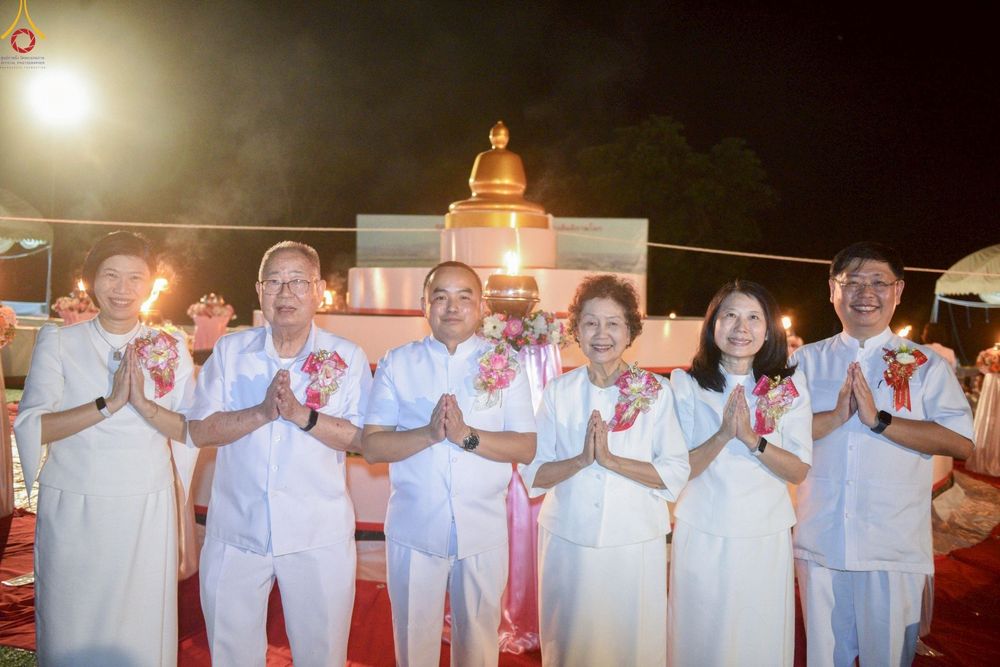 ภาพ No.261554:วันที่ 17-18 ตุลาคม พ.ศ. 2568 พิธีเจริญพระพุทธมนต์คณะสงฆ์ 108 กลั่นแผ่นดินองค์พระเจดีย์สระบุรี สมโภชองค์กฐิน และพิธีทอดกฐิน ณ ศูนย์ปฏิบัติธรรมสระบุรี ในโครงการกฐินสามัคคีทั่วไทย 30,000 วัด บูชาธรรม 81 ปี หลวงพ่อธัมมชโย โดยคณะศิษยานุศิษย์วัดพระธรรมกาย