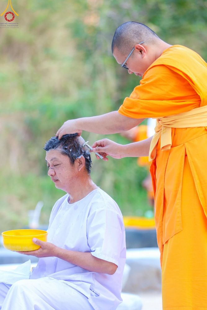 ภาพ No.180363:พิธีตัดปอยผม ปลงผม นาคธรรมทายาท ในโครงการบรรพชาอุปสมบทหมู่ บูชาธรรมมหาปูชนียาจารย์ 2567  วันที่ 4 ธันวาคม พ.ศ. 2567 ณ ศูนย์ปฏิบัติธรรมแก้วภูเรือ จ.เลย