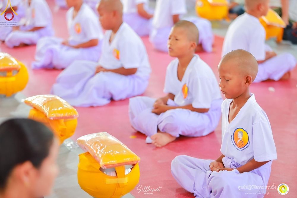 ภาพ No.135644:พิธีขอขมารับผ้าไตร , พิธีบรรพชา ในโครงการบรรพชาสามเณร ฟื้นฟูพระพุทธศาสนาทั่วไทย  ณ ศูนย์ปฏิบัติธรรมสวนผึ้ง จ.ราชบุรี วันที่ 4 เมษายน พ.ศ. 2567