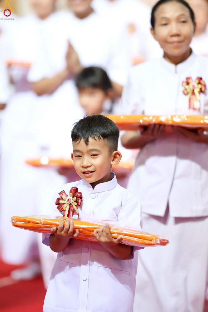 ภาพ No.251540:วันที่ 10 ตุลาคม พ.ศ. 2568 พิธีทอดผ้าป่าสมทบกฐินวัดพระธรรมกาย และสมทบกฐิน 30,000 กว่าวัดทั่วประเทศ ครั้งที่ 3 ณ สภาธรรมกายสากล วัดพระธรรมกาย