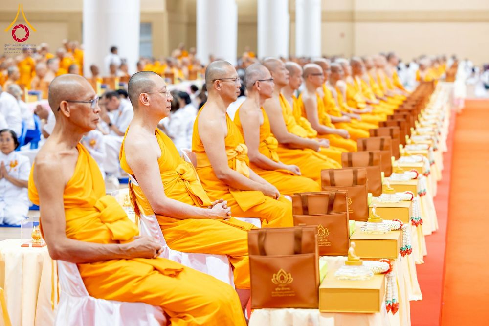 ภาพ No.272853:วันอาทิตย์ที่ 23 พฤศจิกายน พ.ศ.2568 พิธีมุทิตาสักการะ พระมหาเถระและพระเถระ ประจำปีพุทธศักราช 2568 ณ ห้องแก้วสารพัดนึก 2 สภาธรรมกายสากล  วัดพระธรรมกาย