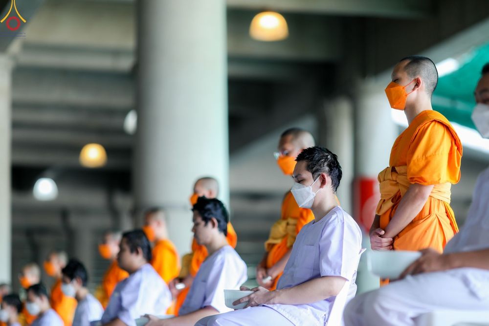 ภาพ No.82501:พิธีปลงผมนาคธรรมทายาท ในโครงการธรรมทายาทระดับอุดมศึกษา รุ่นที่ 50 ภาคฤดูฝน ในวันที่ 10 มิถุนายน พ.ศ. 2566 ณ วัดพระธรรมกาย