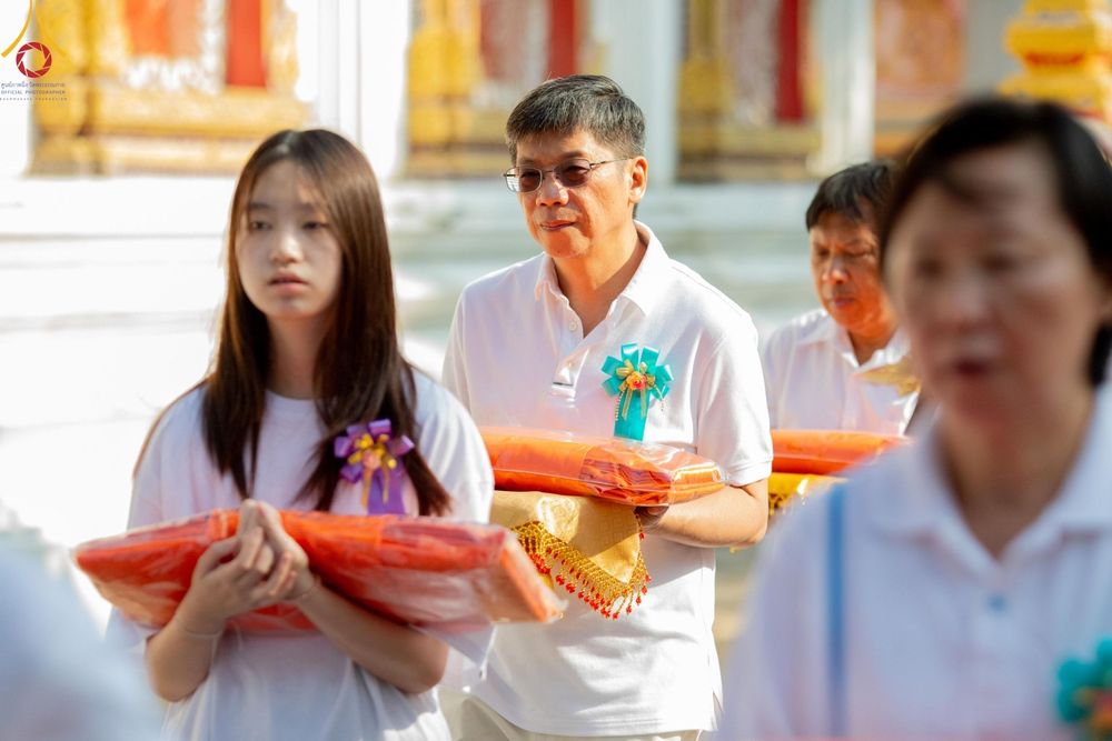 ภาพ No.189294:พิธีทอดผ้าป่าทำนุบำรุงศาสนสถาน ในโครงการธรรมยาตรา กตัญญูบูชา มหาปูชนียาจารย์ พระมงคลเทพมุนี(สด จนฺทสโร) พระผู้ปราบมาร อนุสรณ์สถาน 7 แห่ง ปีที่ 13 ณ วัดใหม่นพรัตน์  ต.เนินพระปรางค์ อ.สองพี่น้อง จ.สุพรรณบุรี วันที่ 5 มกราคม พ.ศ. 2568