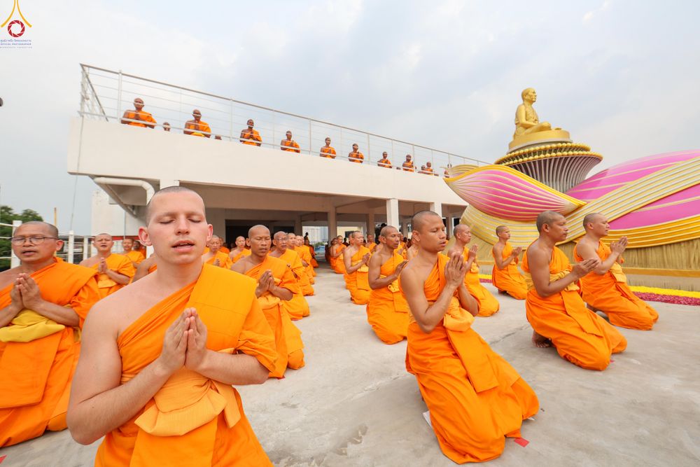 ภาพ No.300028:วันที่ 22 มกราคม พ.ศ.2569 พระธรรมยาตราปฏิบัติธรรม และถ่ายภาพหมู่ประวัติศาสตร์ ณ อาคารธรรมยาตรา กตัญญูบูชามหาปูชนียาจารย์  ตรงข้ามวัดปากน้ำภาษีเจริญ จ.กรุงเทพมหานคร ในโครงการธรรมยาตรา กตัญญูบูชา มหาปูชนียาจารย์ พระมงคลเทพมุนี(สด จนฺทสโร) พระผู้ปราบมาร อนุ