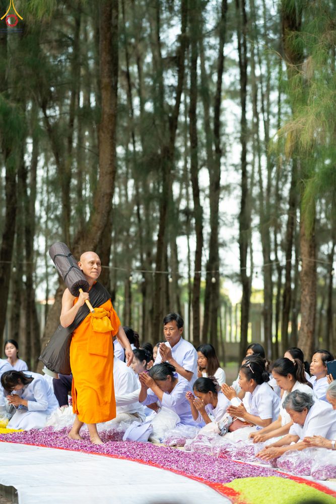 ภาพ No.287884:วันที่ 3 มกราคม พ.ศ. 2569 พิธีต้อนรับพระธรรมยาตรา ครั้งที่ 2 (ภาพชุดที่ 2) ในโครงการธรรมยาตรา กตัญญูบูชา มหาปูชนียาจารย์ พระมงคลเทพมุนี(สด จนฺทสโร) พระผู้ปราบมาร อนุสรณ์สถาน 7 แห่ง ปีที่ 14 ณ อนุสรณ์สถานมหาวิหารพระมงคลเทพมุนี (โลตัสแลนด์) อ.สองพี่น้อง จ.