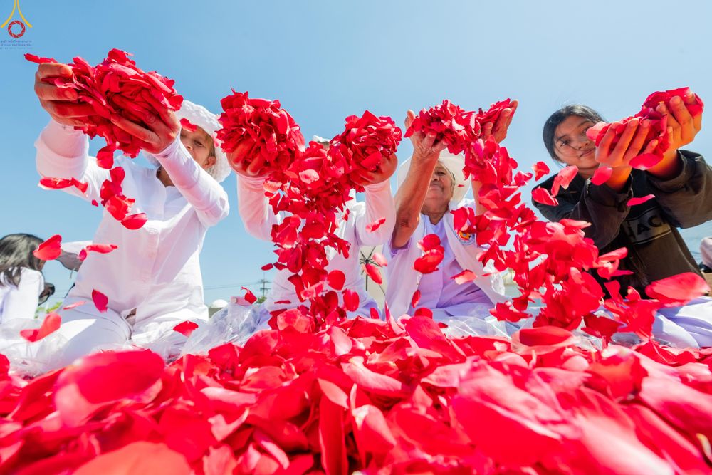 ภาพ No.304041:วันที่ 25 มกราคม พ.ศ. 2569 พิธีต้อนรับพระธรรมยาตรา  รร.สามัคคีราษฏร์บำรุง-วัดพระธรรมกาย ในโครงการธรรมยาตรา กตัญญูบูชา มหาปูชนียาจารย์ พระมงคลเทพมุนี(สด จนฺทสโร) พระผู้ปราบมาร อนุสรณ์สถาน 7 แห่ง ปีที่ 14