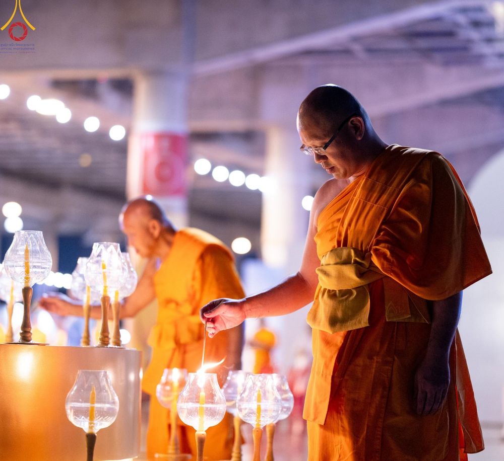ภาพ No.154924:พิธีจุดประทีป, พิธีฉลองชัยสวดมนต์บทธัมมจักกัปปวัตนสูตร ณ มหารัตนวิหารคด วัดพระธรรมกาย วันอังคารที่ 17 กันยายน พ.ศ. 2567