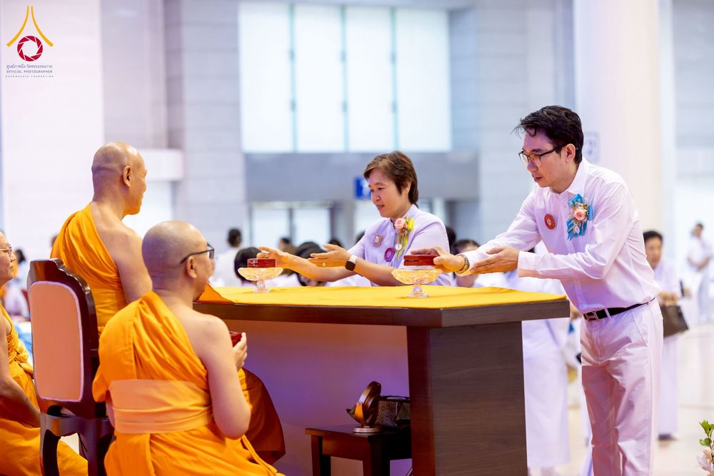 ภาพ No.264406:วันอาทิตย์ที่ 2 พฤศจิกายน พ.ศ. 2568 พิธีบูชาข้าวพระ ณ สภาธรรมกายสากล วัดพระธรรมกาย