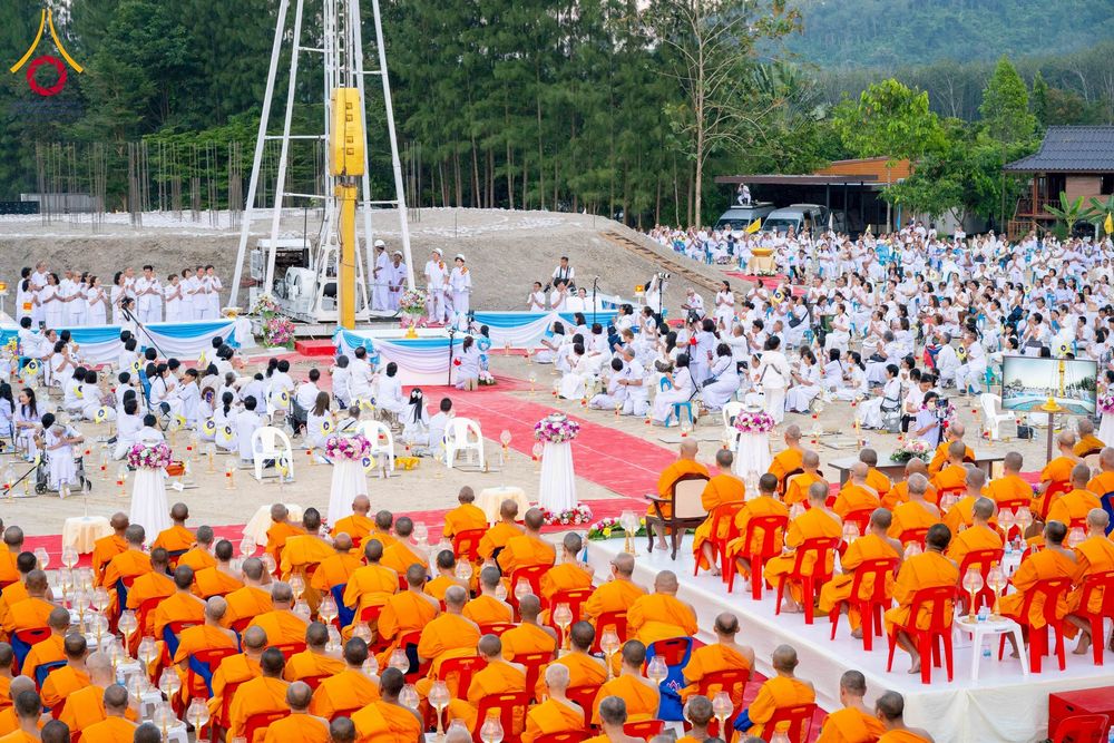 ภาพ No.275197:วันอาทิตย์ที่ 30 พฤศจิกายน พ.ศ. 2568 พิธีตอกเสาเข็ม "สร้างองค์พระเจดีย์เพื่อสร้างสันติภาพโลก" ต้นสุดท้าย ณ ศูนย์ปฏิบัติธรรมระยอง (บ้านช่องลม)