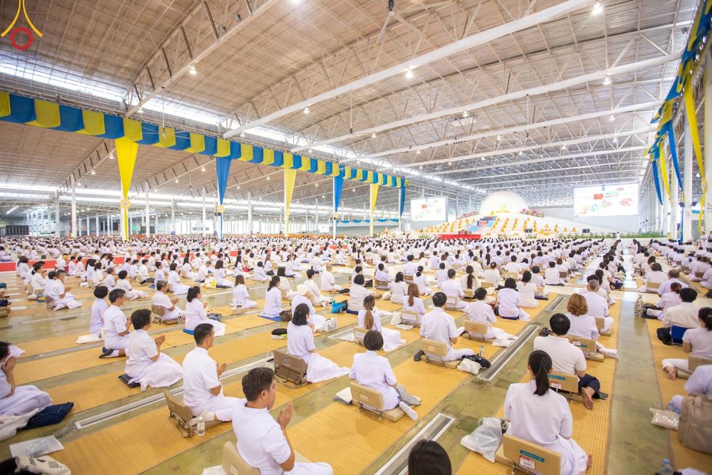ภาพ No.159271:พิธีบูชาข้าวพระ ในวันอาทิตย์ต้นเดือน วันที่ 6 ตุลาคม พ.ศ. 2567 ณ สภาธรรมกายสากล วัดพระธรรมกาย