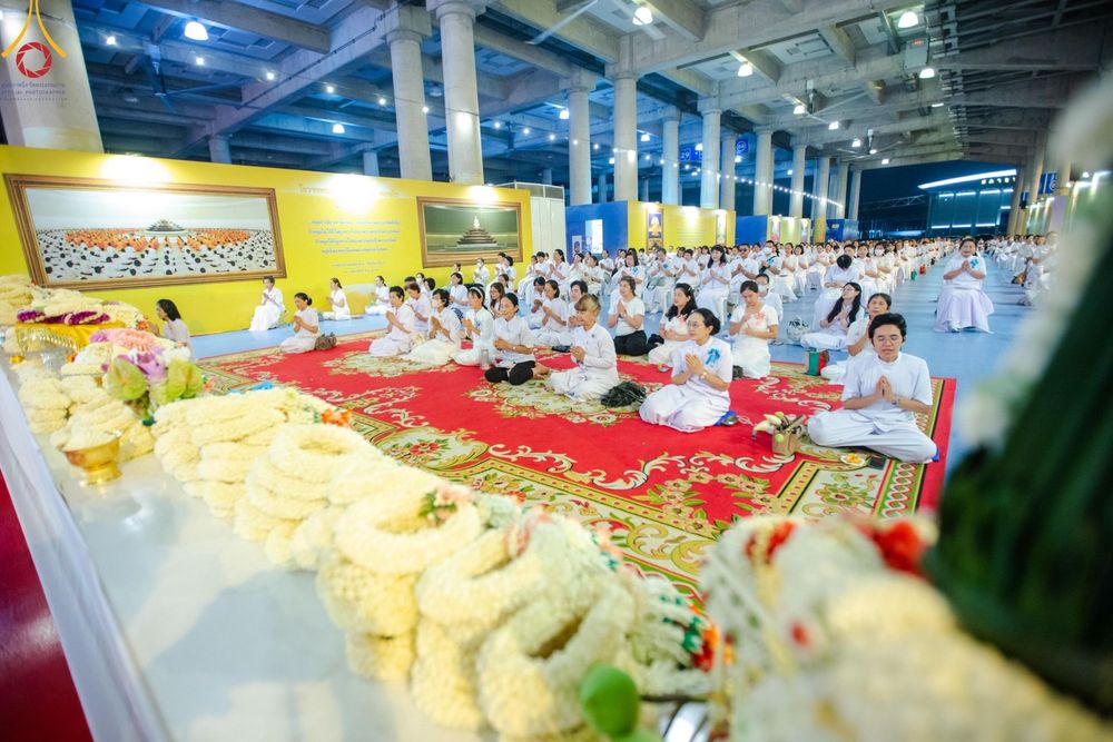 ภาพ No.154899:พิธีจุดประทีป, พิธีฉลองชัยสวดมนต์บทธัมมจักกัปปวัตนสูตร ณ มหารัตนวิหารคด วัดพระธรรมกาย วันอังคารที่ 17 กันยายน พ.ศ. 2567