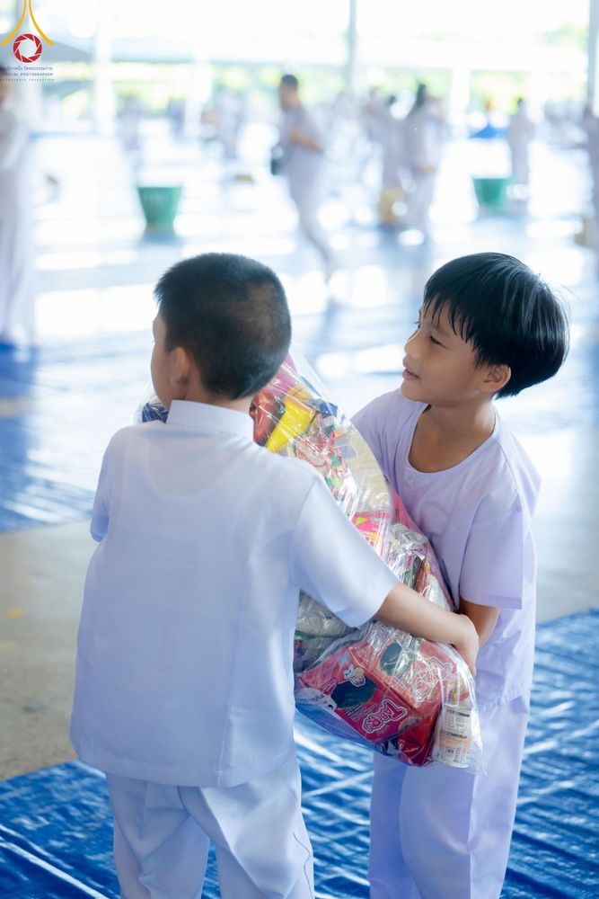 ภาพ No.159016:พิธีตักบาตร ในวันอาทิตย์ต้นเดือน วันที่ 6 ตุลาคม พ.ศ. 2567 ณ สภาธรรมกายสากล วัดพระธรรมกาย