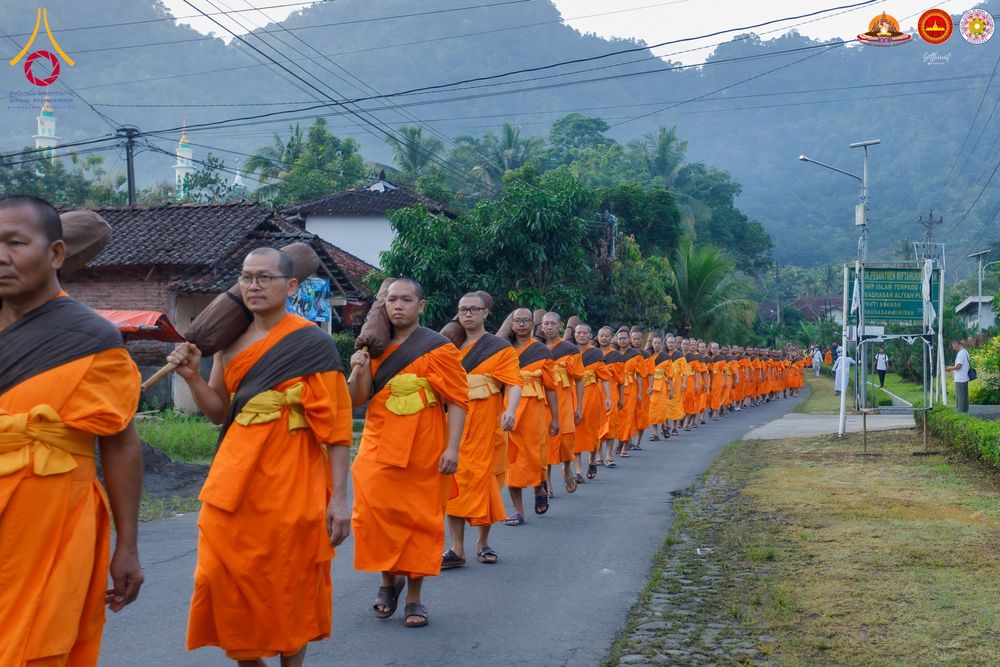 ภาพ No.280048:วันที่ 31 ธันวาคม พ.ศ. 2568 เดินธรรมยาตราที่บรมพุทธโธ อินโดนีเซีย