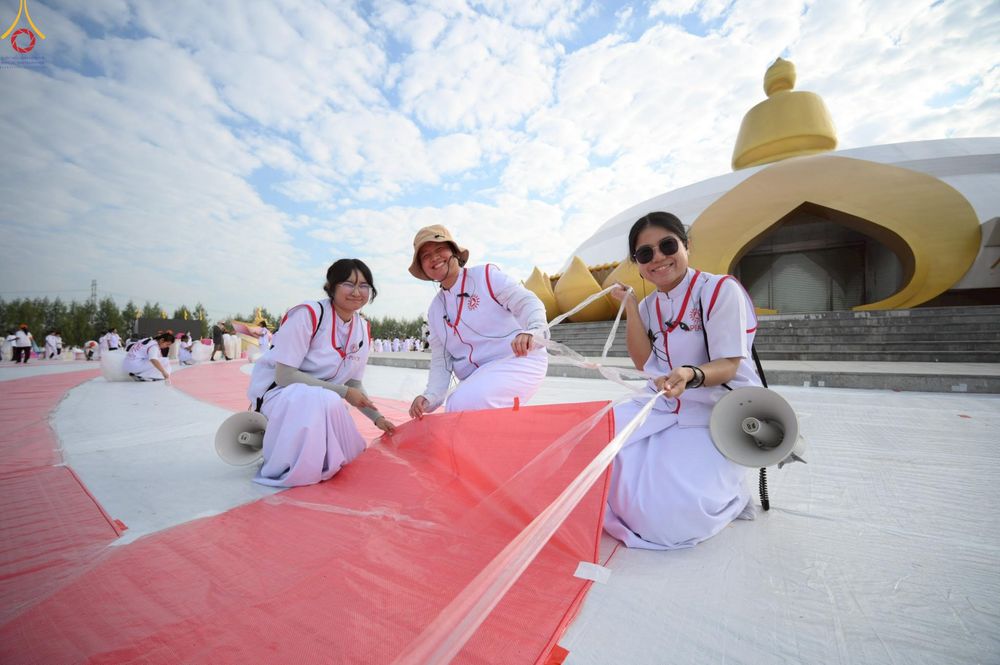 ภาพ No.306739:ภาพเบื้องหลังอาสาสมัครรวมใจ ชุดที่ 5 ในโครงการธรรมยาตรา กตัญญูบูชา มหาปูชนียาจารย์ พระมงคลเทพมุนี(สด จนฺทสโร) พระผู้ปราบมาร อนุสรณ์สถาน 7 แห่ง ปีที่ 14