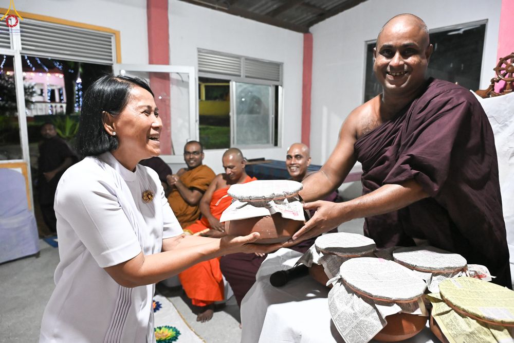 ภาพ No.278894:วันที่ 1 พฤศจิกายน  2568 กฐินสมทบวัดต่างประเทศ โดยคณะศิษยานุศิษย์ บูชาธรรม 81 ปี หลวงพ่อธัมมชโย กฐินช้างศรีลังกา  ณ วัดสุวรรณวิหาร เขตอาวิซาเวรี ประเทศศรีลังกา